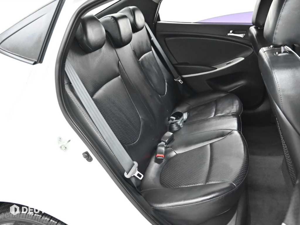 HYUNDAI Accent - Vista 12