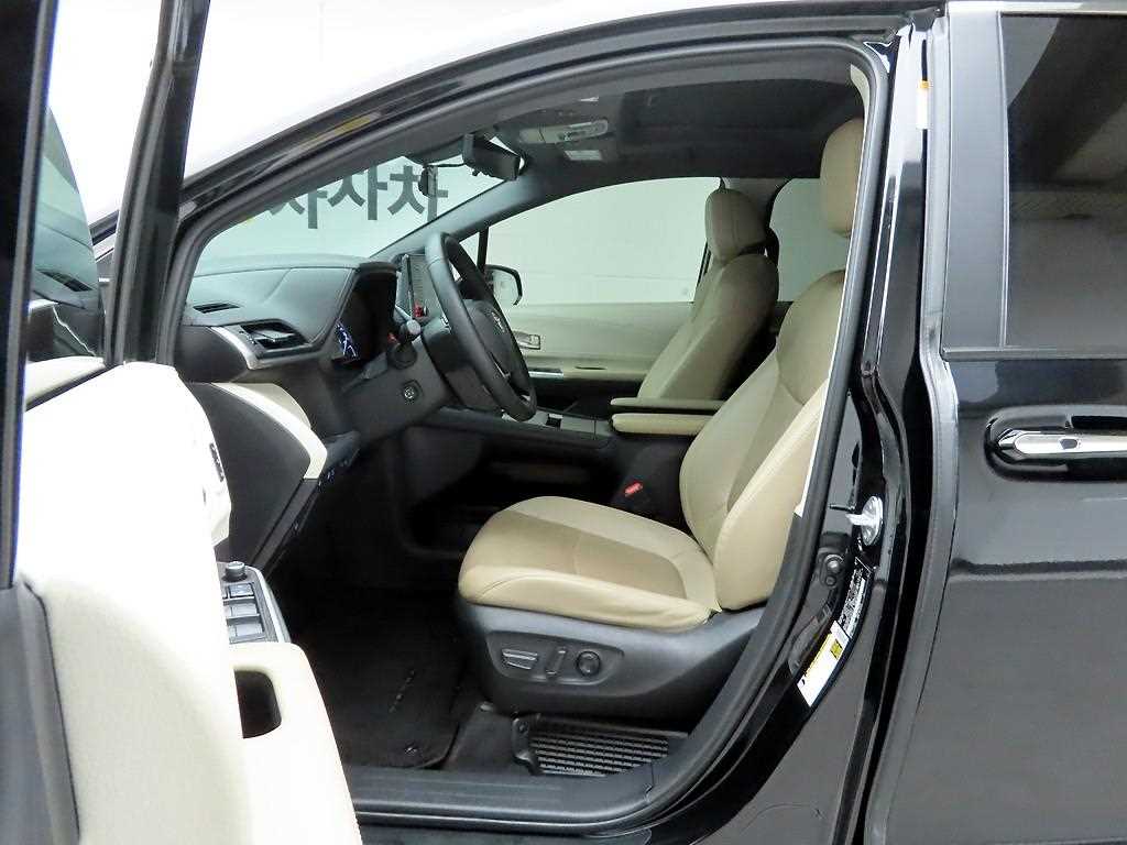 Toyota Siena - Vista 11