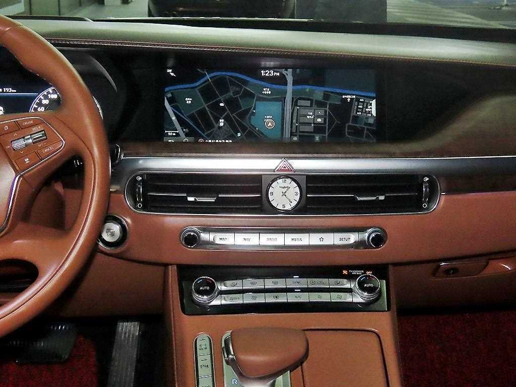 Genesis G90 - Vista 11