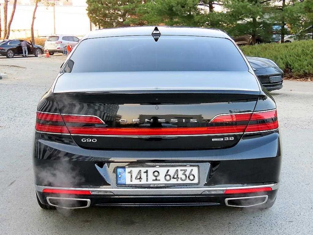 Genesis G90 - Vista 4