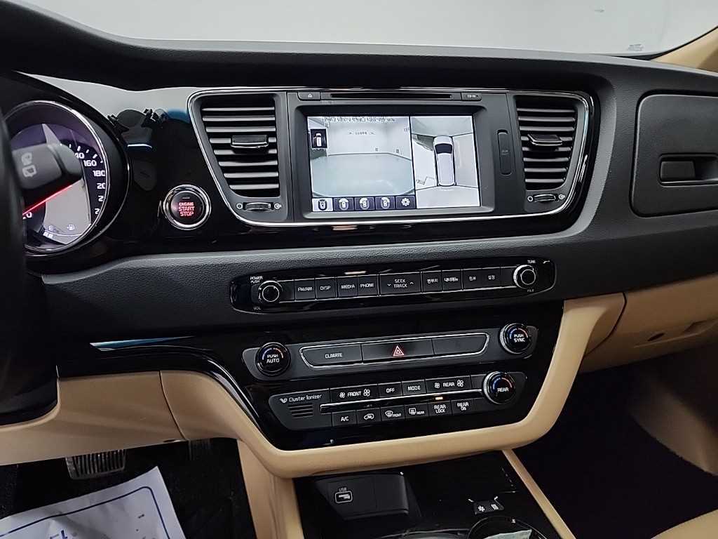 KIA Carnival - Vista 10