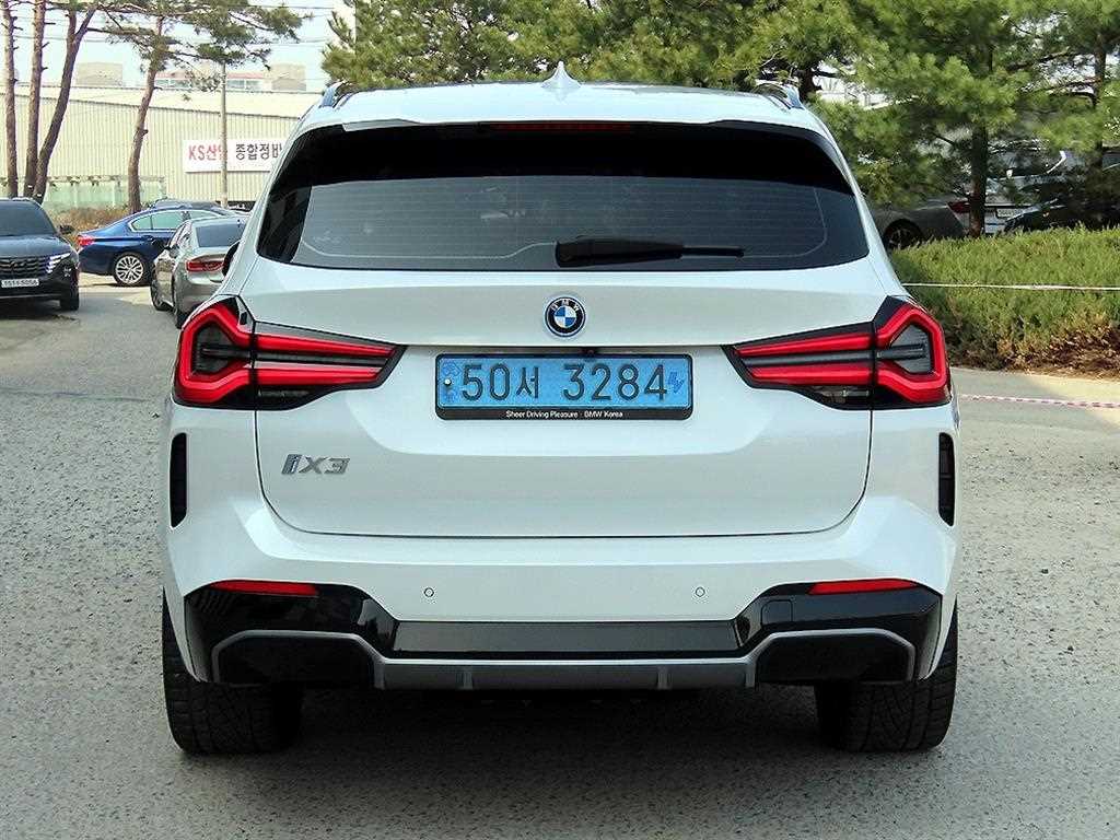 BMW iX3 - Vista 4