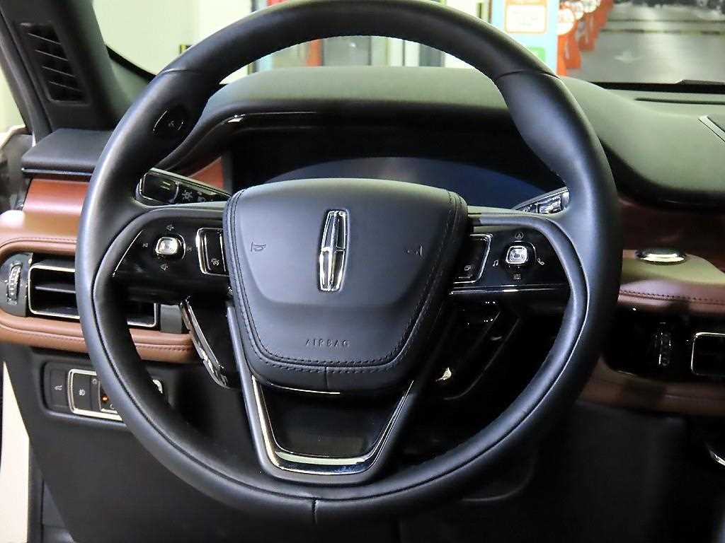 Lincoln Aviator - Vista 8