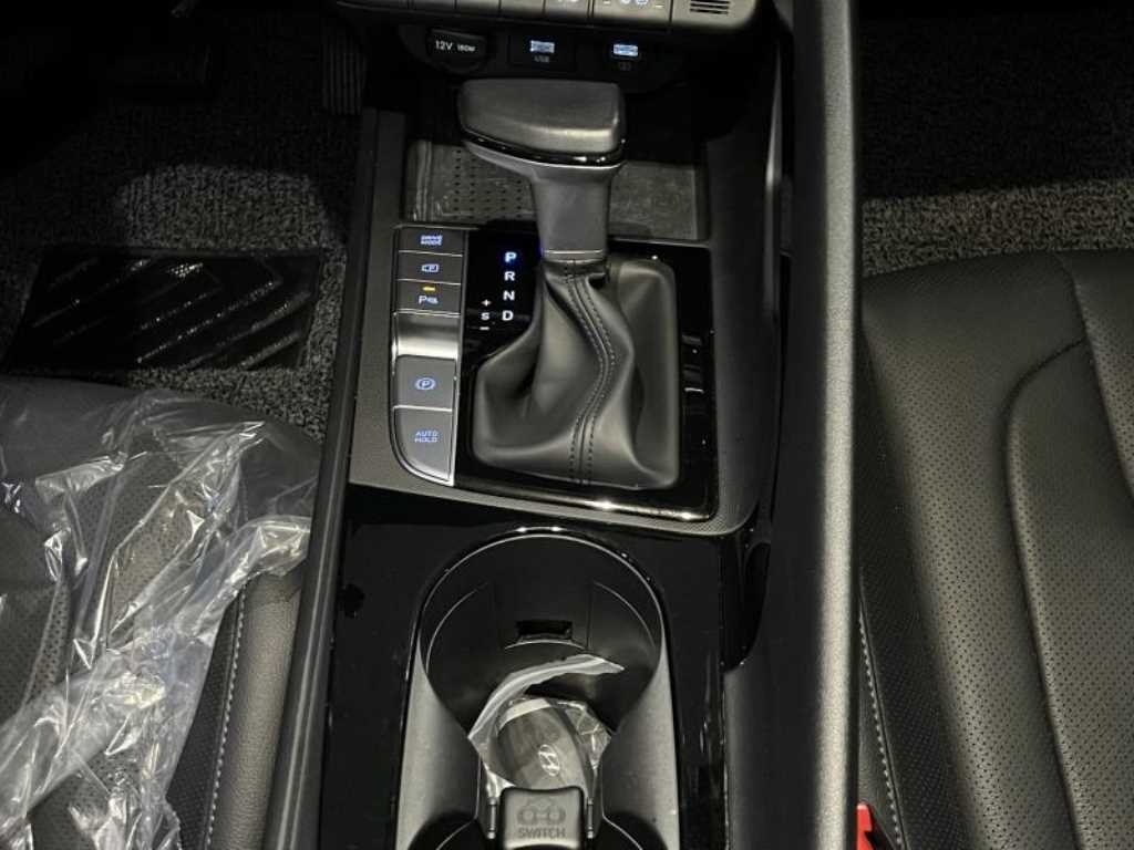 HYUNDAI Avante - Vista 10