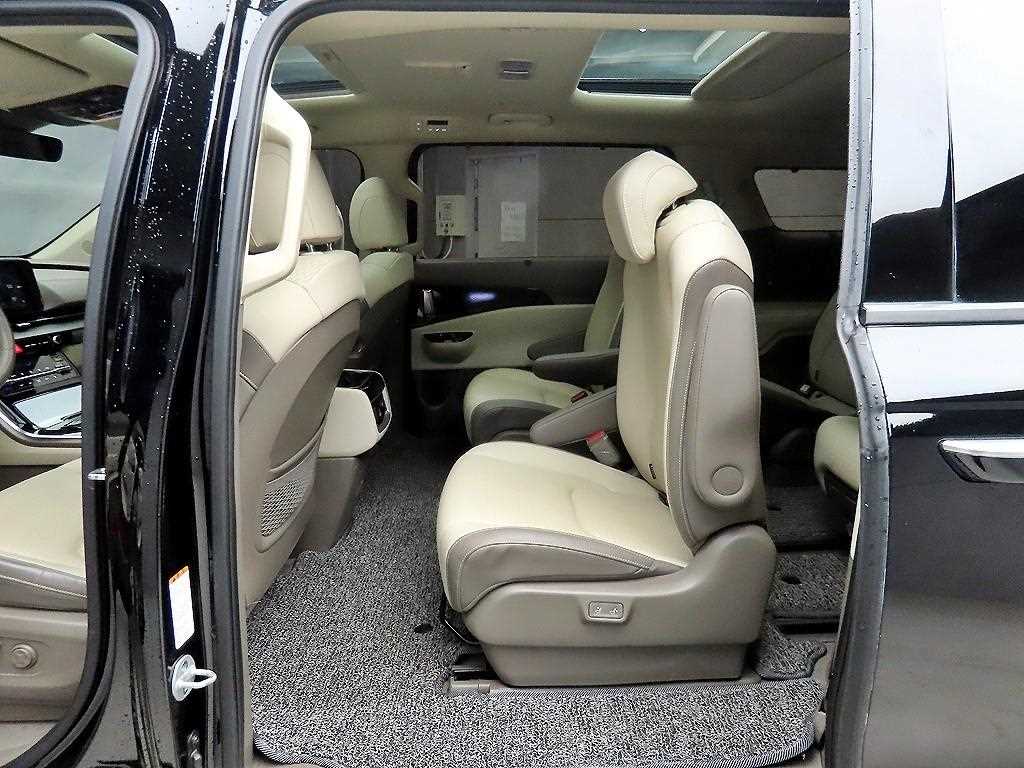 KIA Carnival - Vista 6