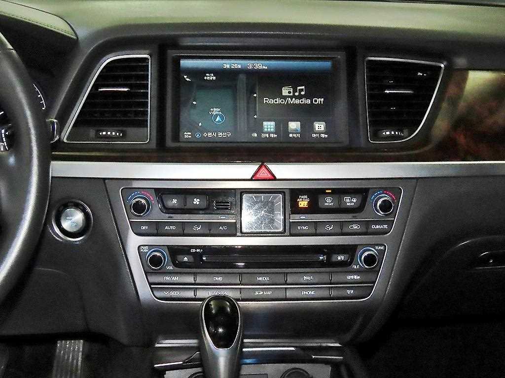 HYUNDAI Genesis - Vista 11