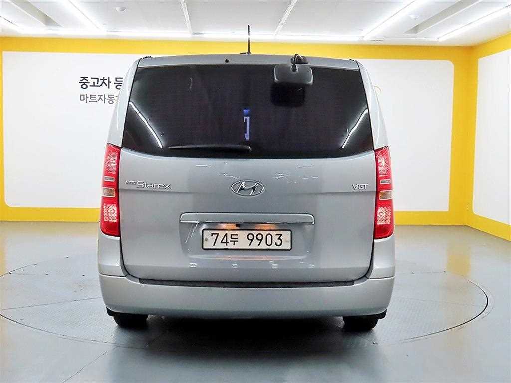 HYUNDAI Starex - Vista 10