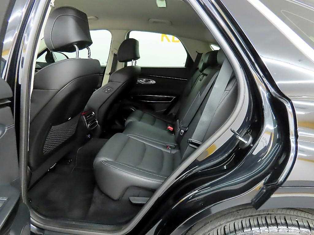 Genesis GV70 - Vista 6