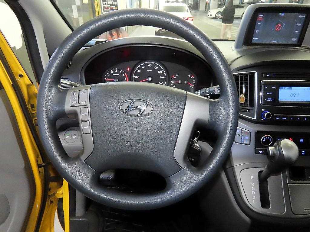 HYUNDAI Starex - Vista 8