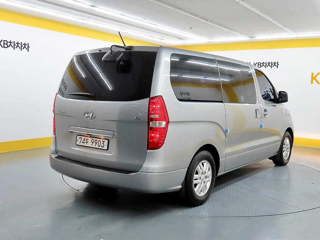 HYUNDAI Starex - Vista 11