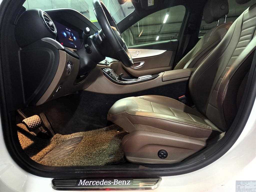 Mercedes Benz E class - Vista 7