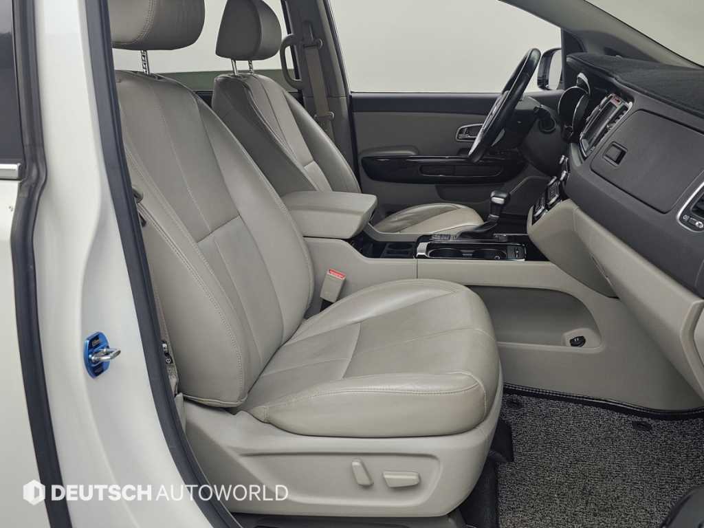 KIA Carnival - Vista 10