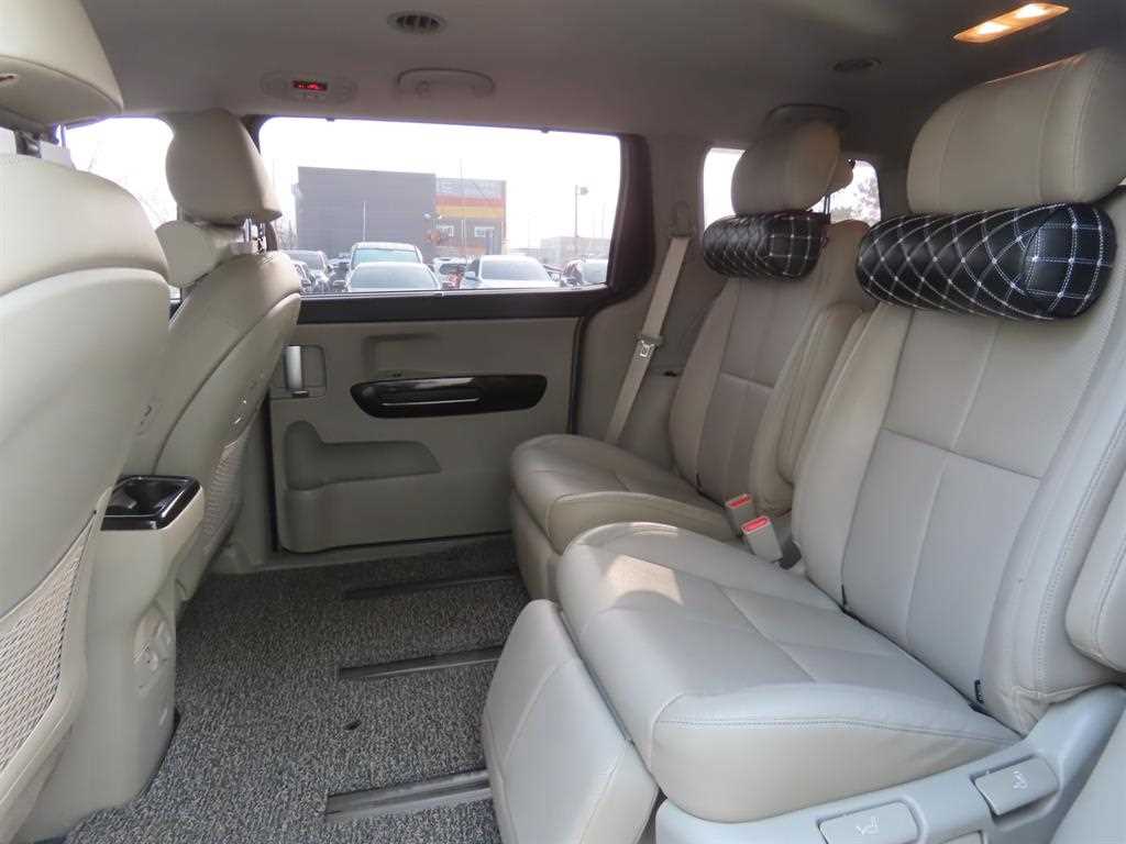 KIA Carnival - Vista 6