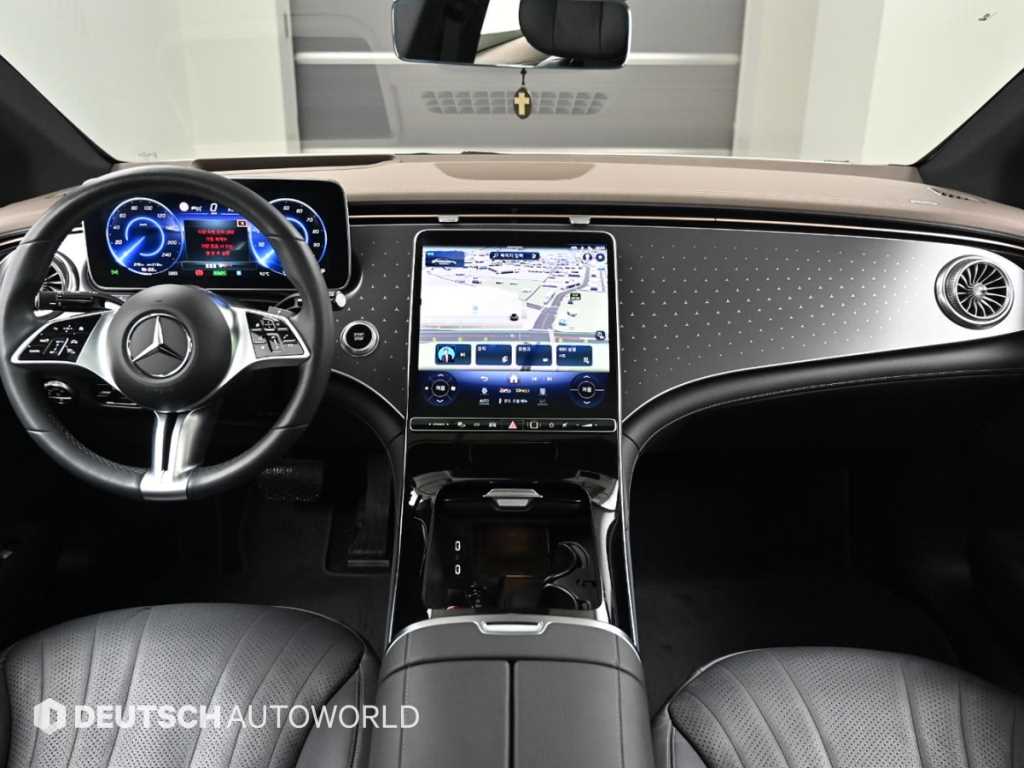 Mercedes Benz EQE - Vista 7