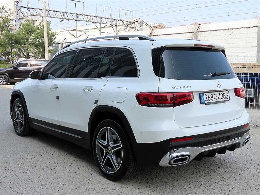 Mercedes Benz GLB Class - Vista 4