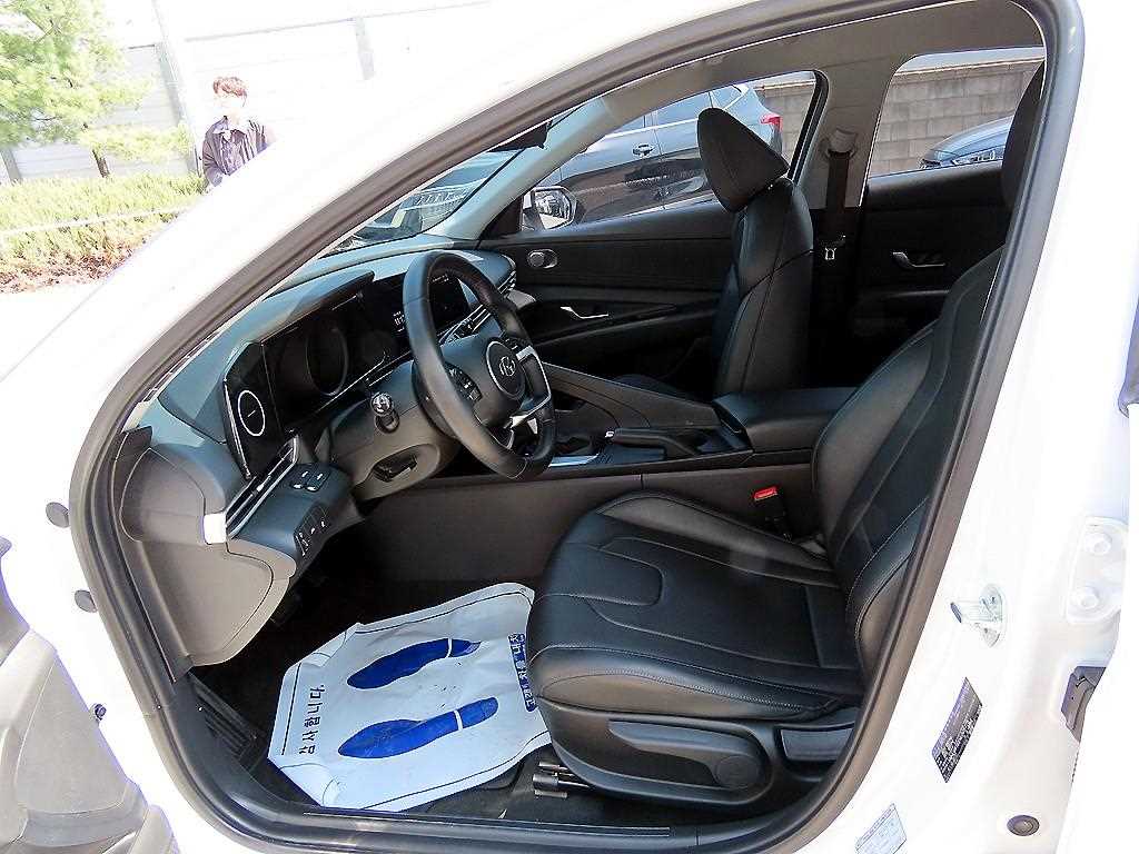 HYUNDAI Avante - Vista 5