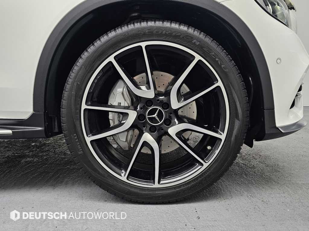 Mercedes Benz GLC Class - Vista 5