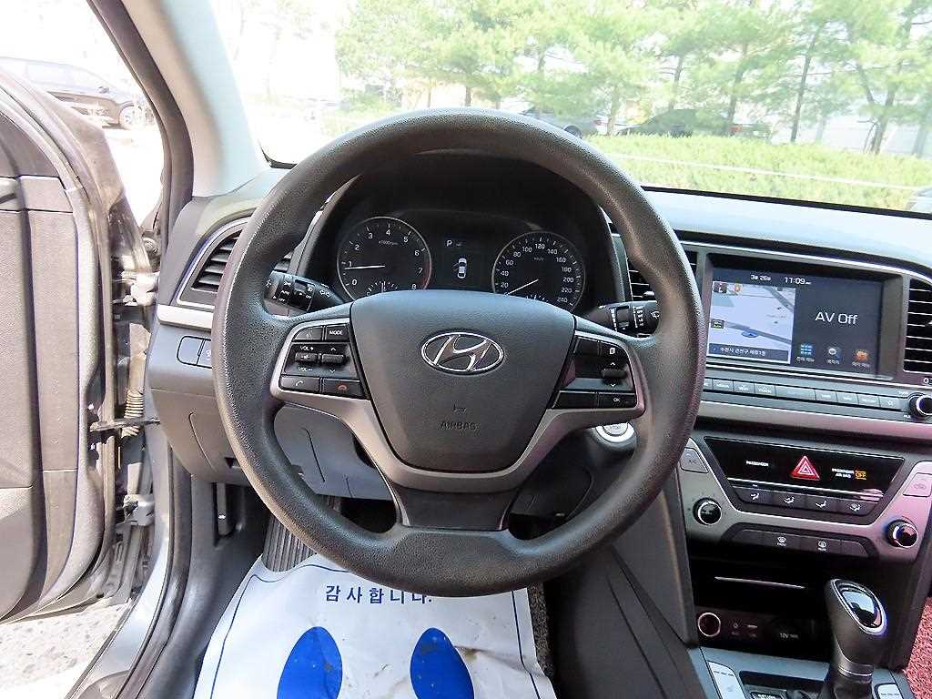 HYUNDAI Avante - Vista 8