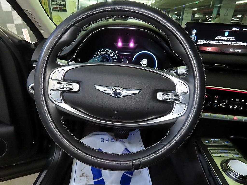 Genesis GV70 - Vista 8