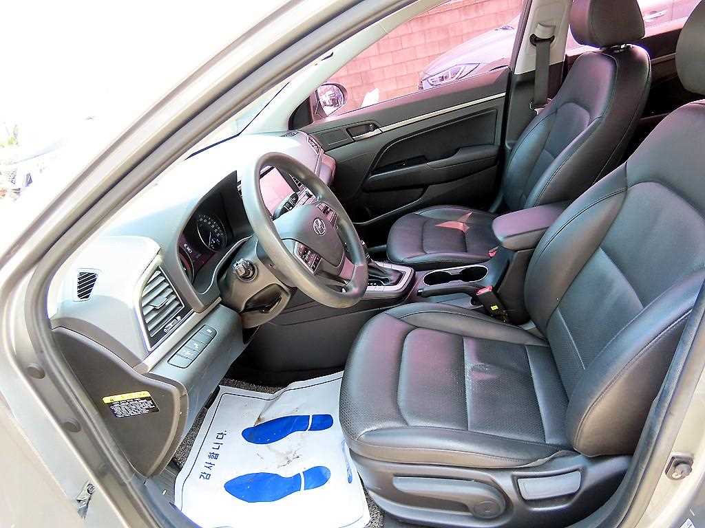 HYUNDAI Avante - Vista 5