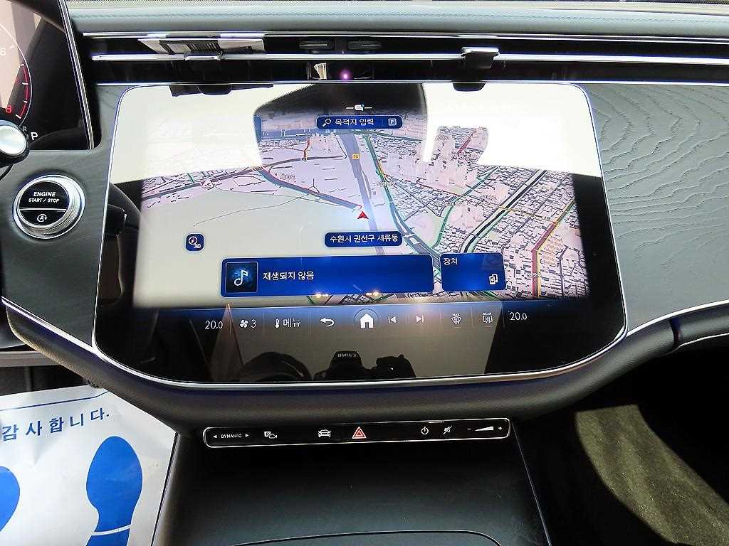 Mercedes Benz E class - Vista 12