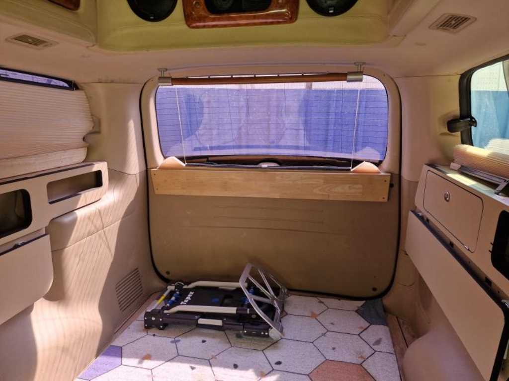 HYUNDAI Starex - Vista 7