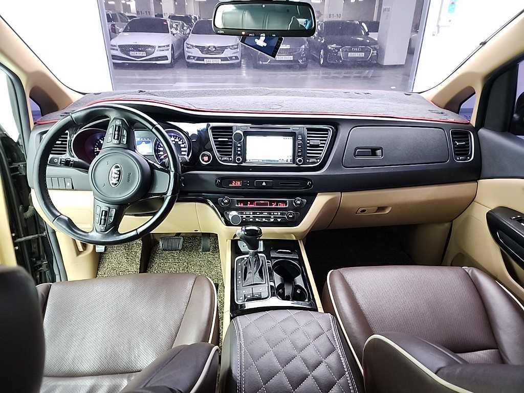 KIA Carnival - Vista 7