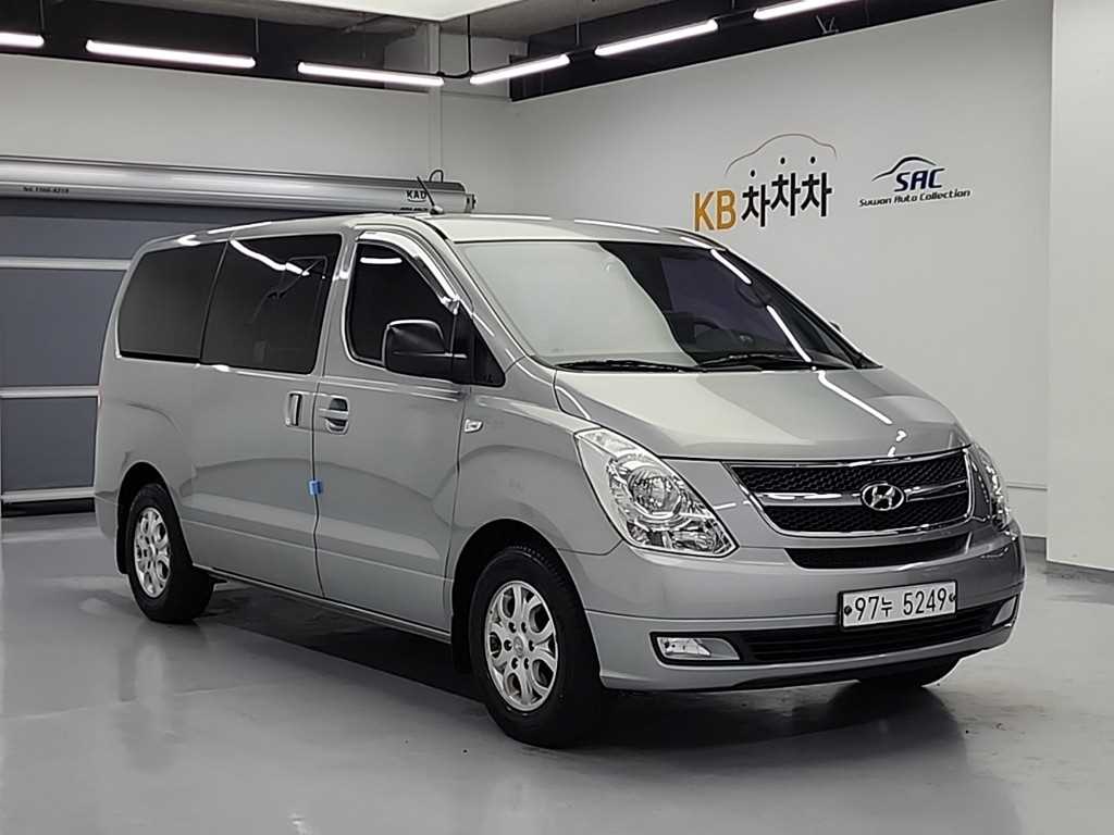 HYUNDAI Starex - Vista 4