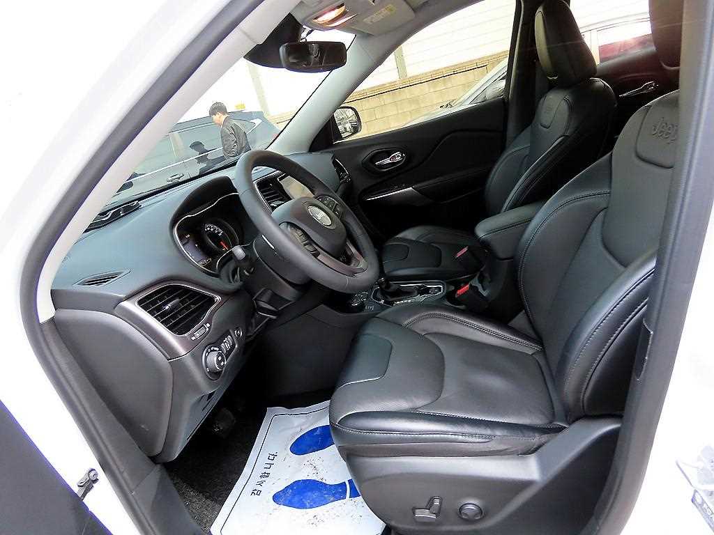 Jeep Cherokee - Vista 5