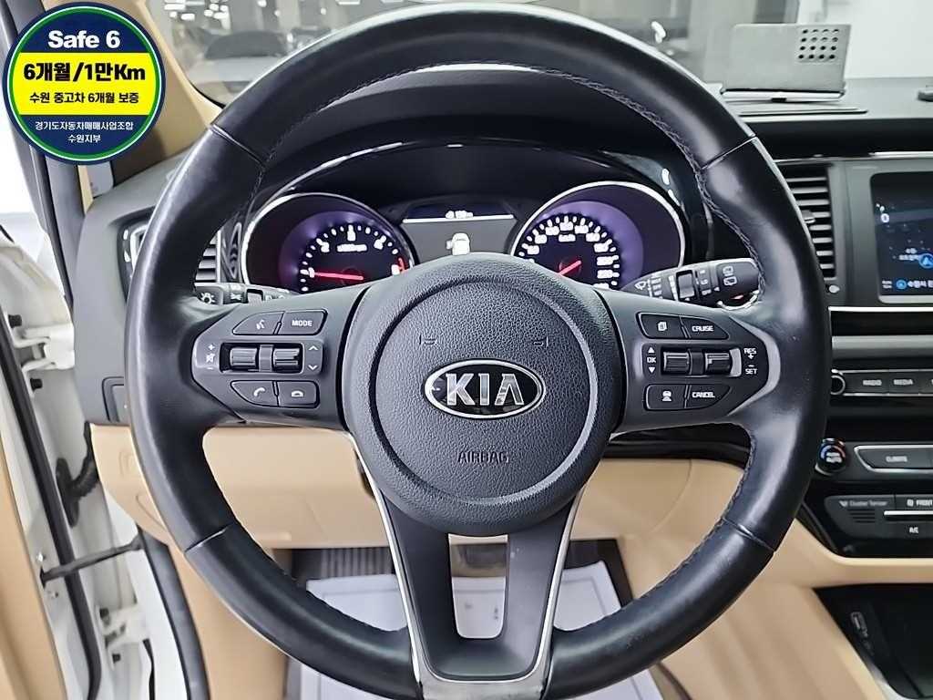 KIA Carnival - Vista 9
