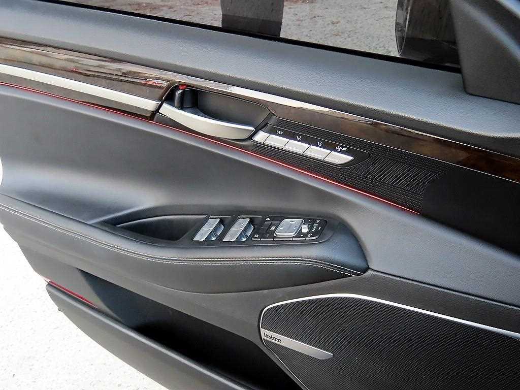 Genesis G90 - Vista 11