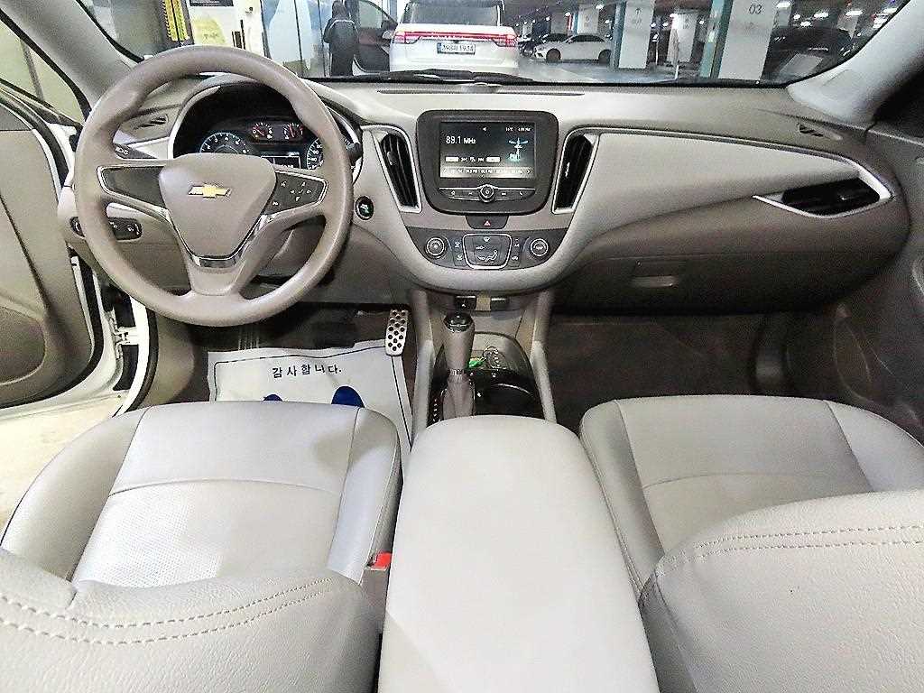 Chevrolet Malibu - Vista 10