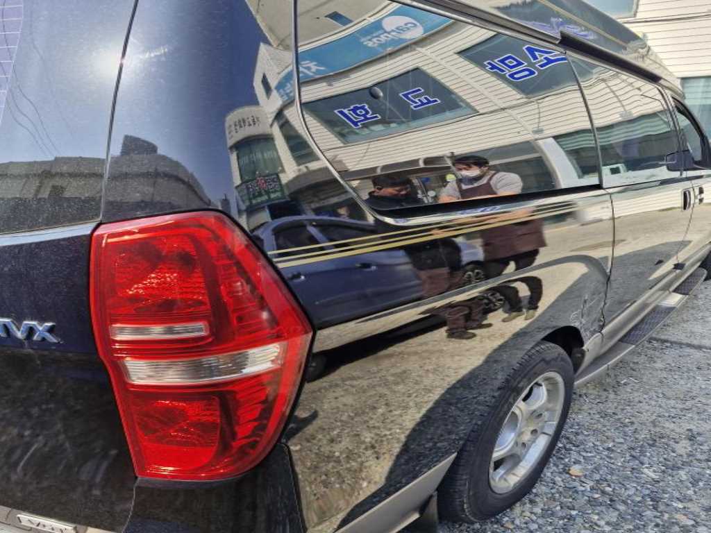 HYUNDAI Starex - Vista 4