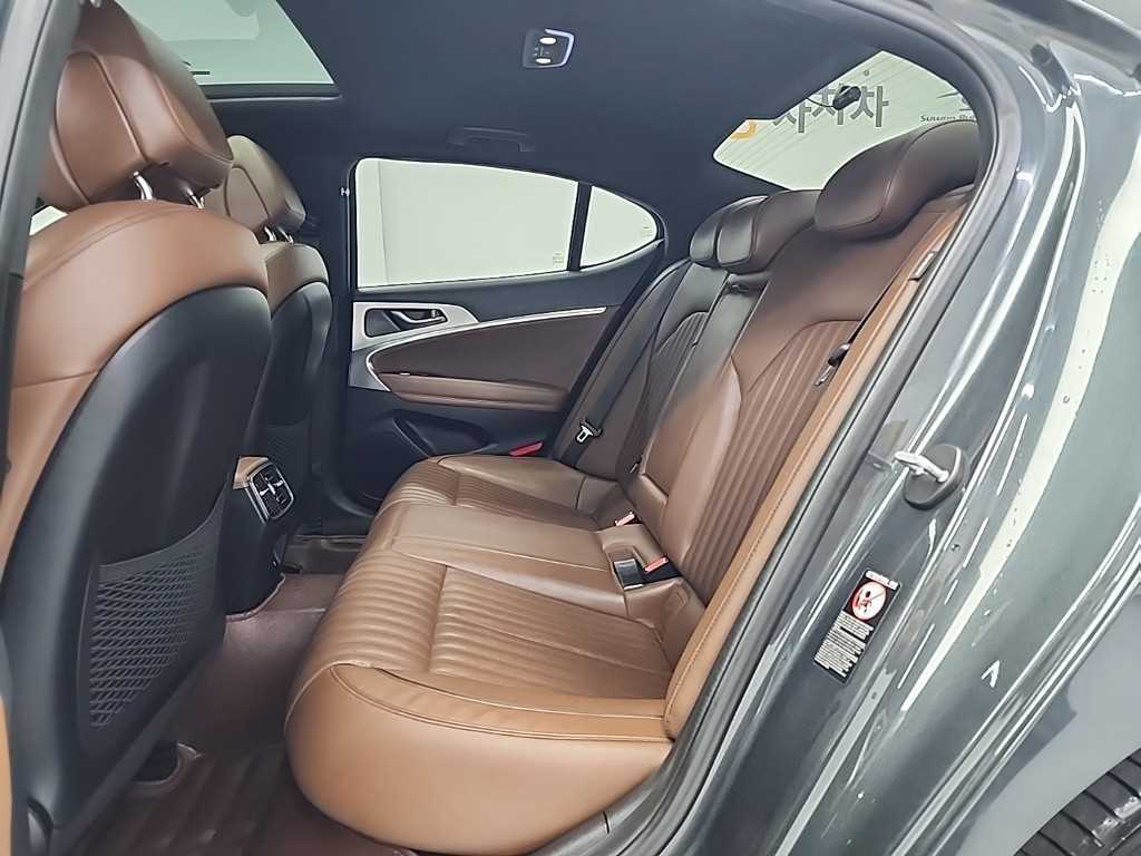 Genesis G70 - Vista 12