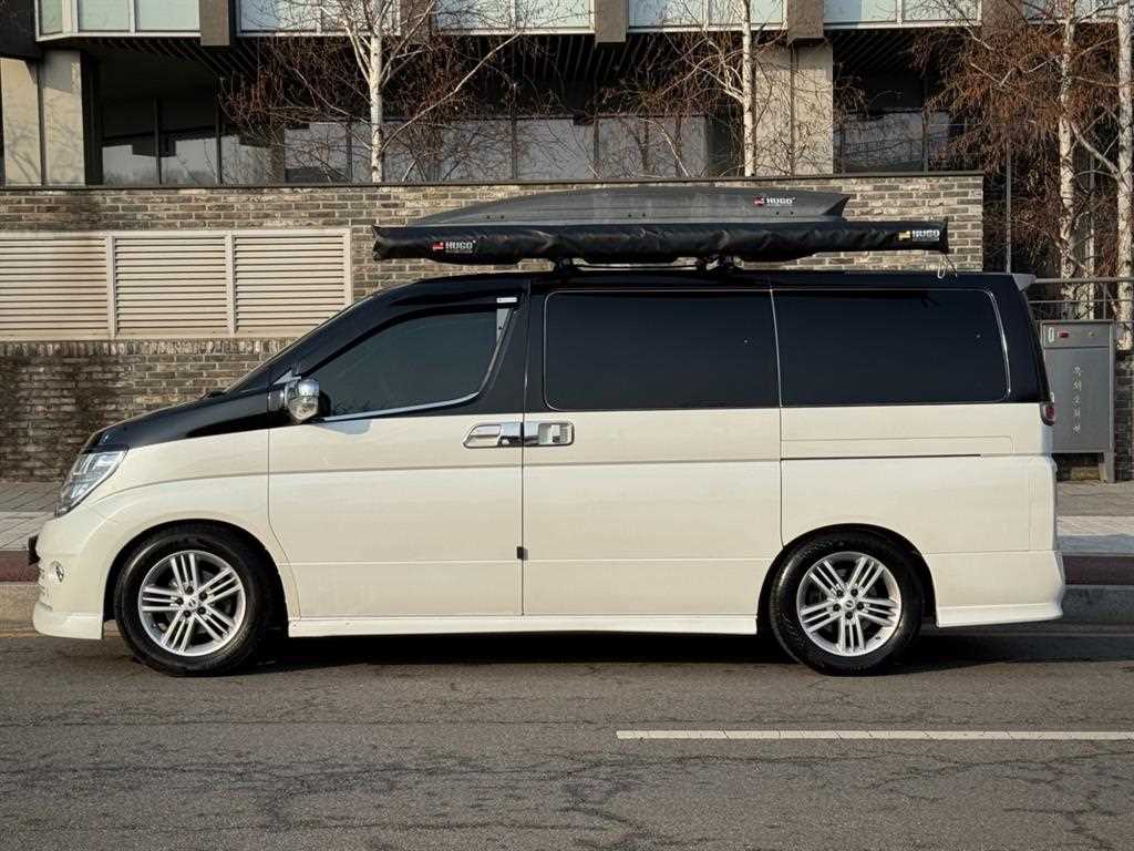 Nissan Elgrand - Vista 5