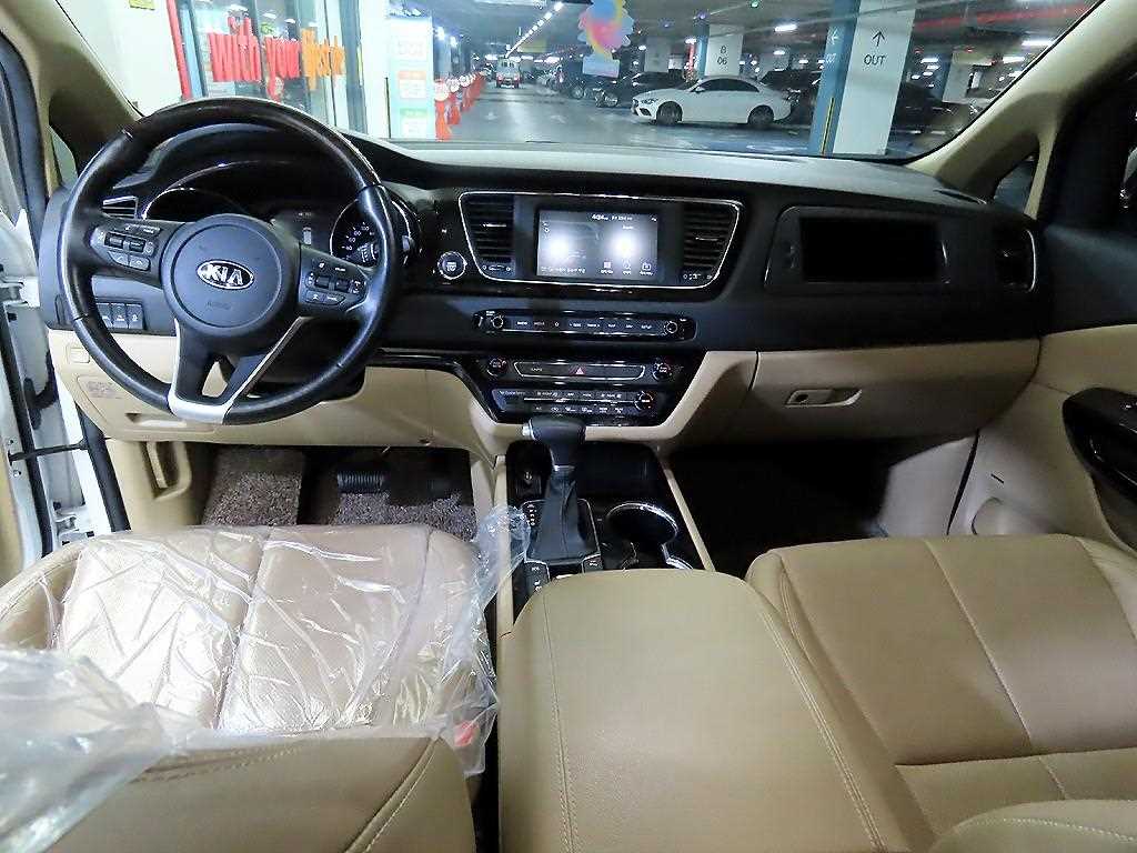 KIA Carnival - Vista 10