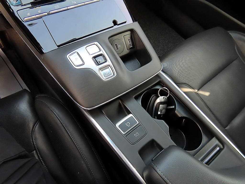 HYUNDAI Grandeur - Vista 10