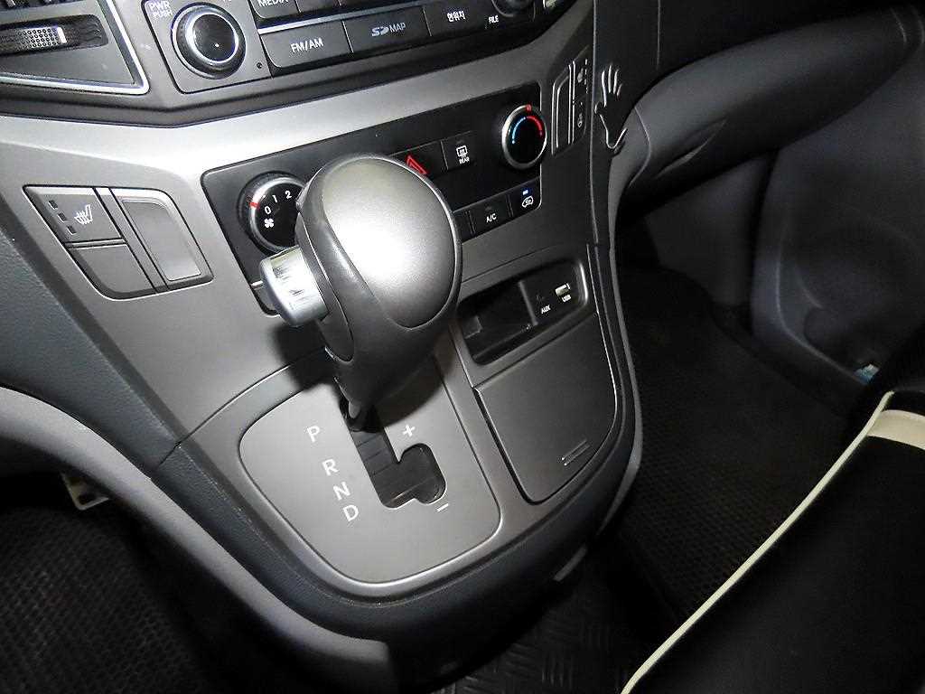 HYUNDAI Starex - Vista 12