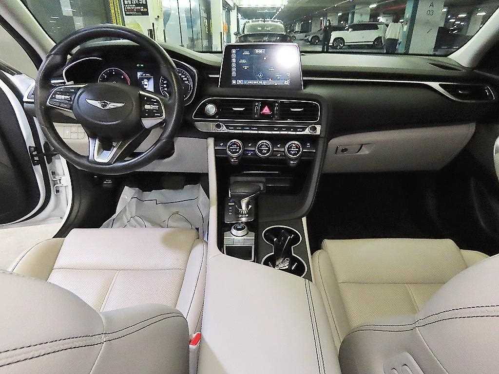 Genesis G70 - Vista 10