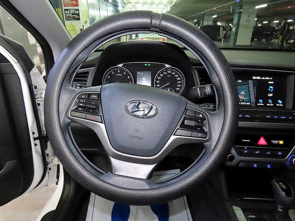 HYUNDAI Avante - Vista 8