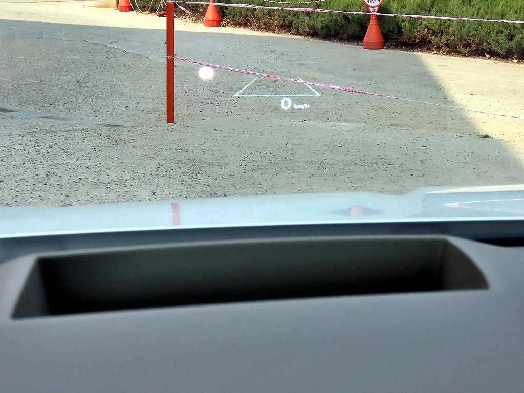 KIA Carnival - Vista 11