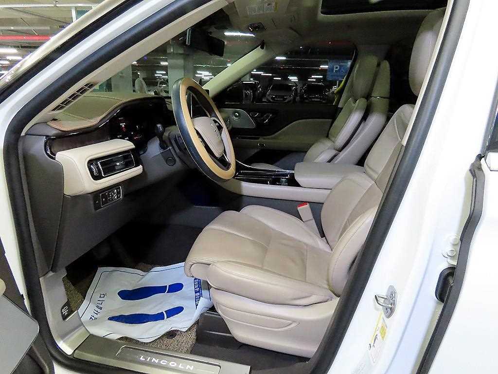Lincoln Aviator - Vista 6