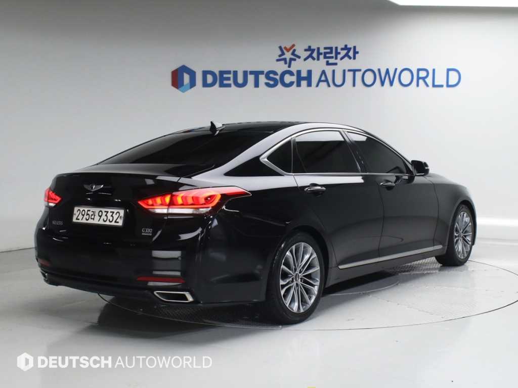 HYUNDAI Genesis - Vista 4