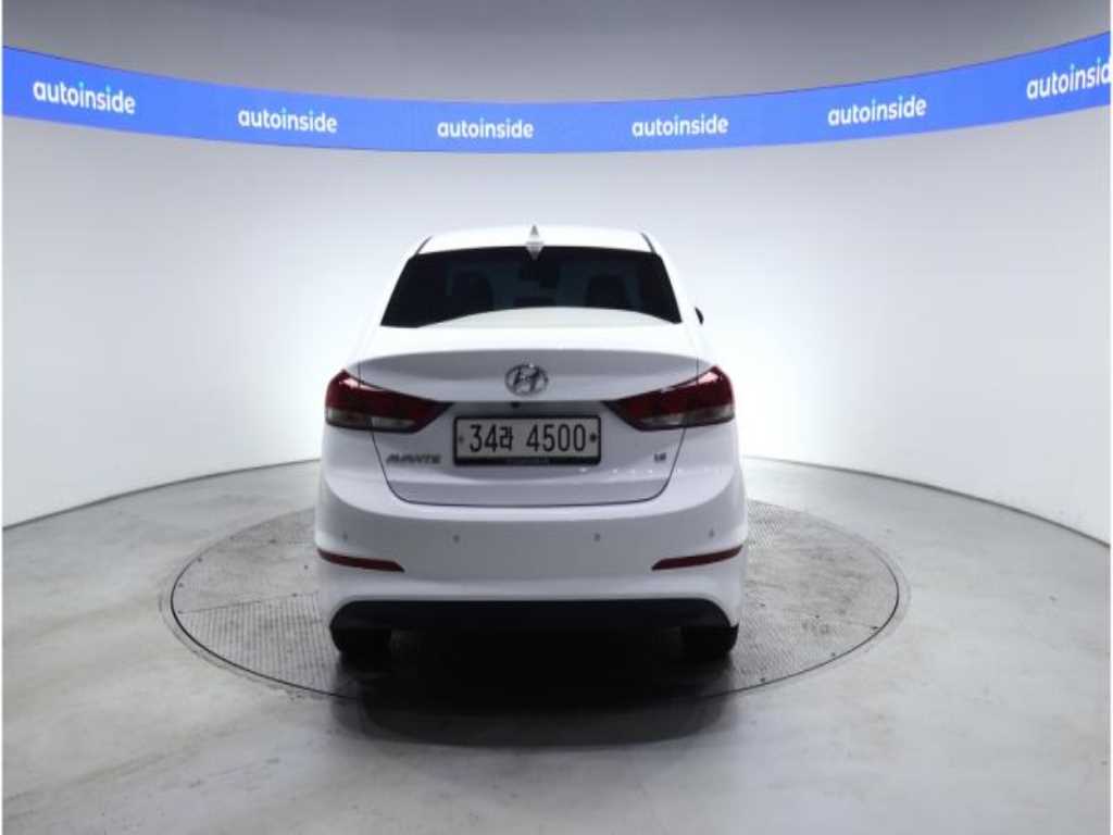 HYUNDAI Avante - Vista 2