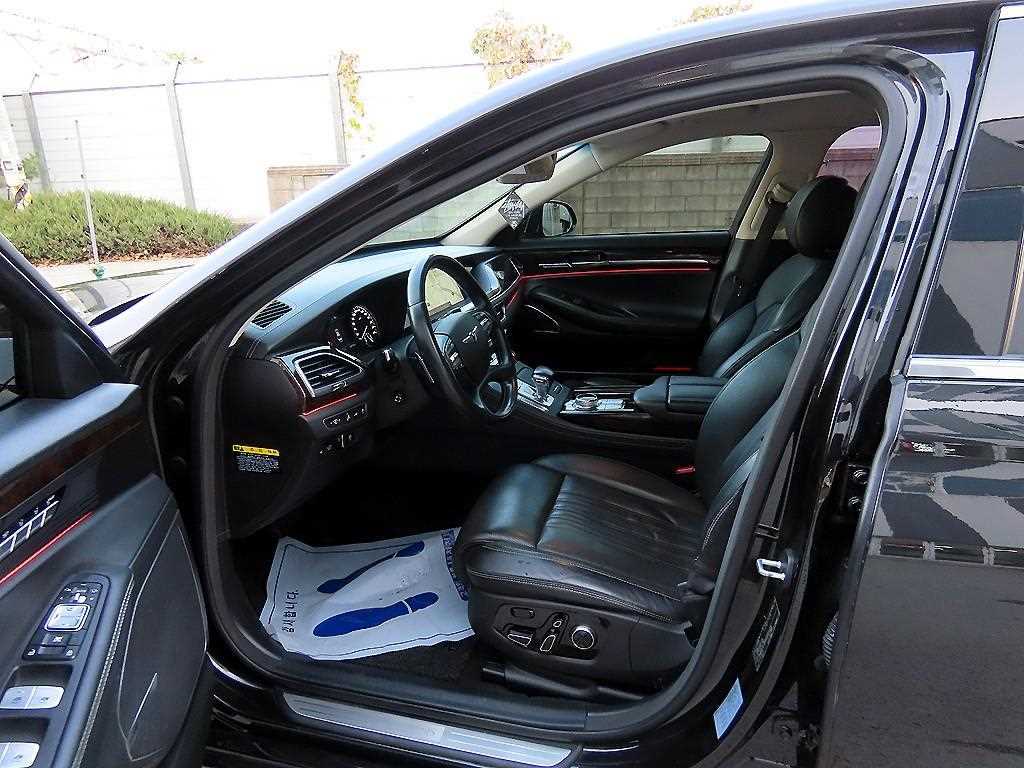 Genesis G90 - Vista 5