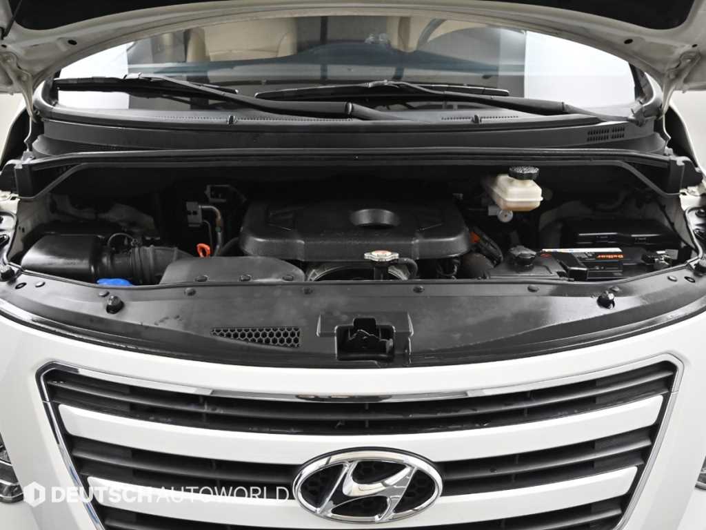 HYUNDAI Starex - Vista 6