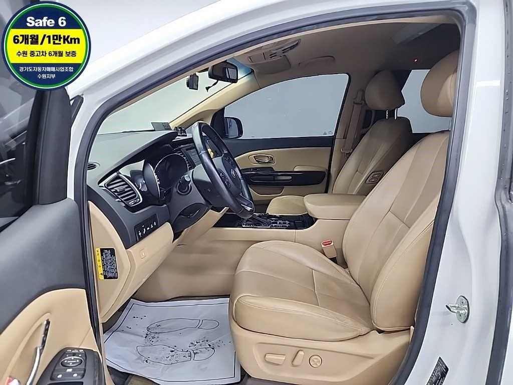 KIA Carnival - Vista 11