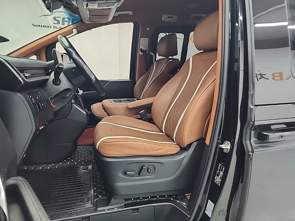 HYUNDAI Staria - Vista 11