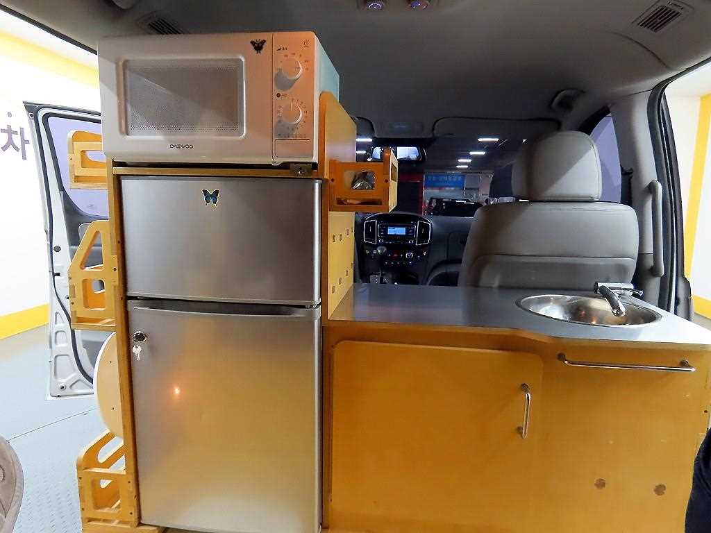 HYUNDAI Starex - Vista 2