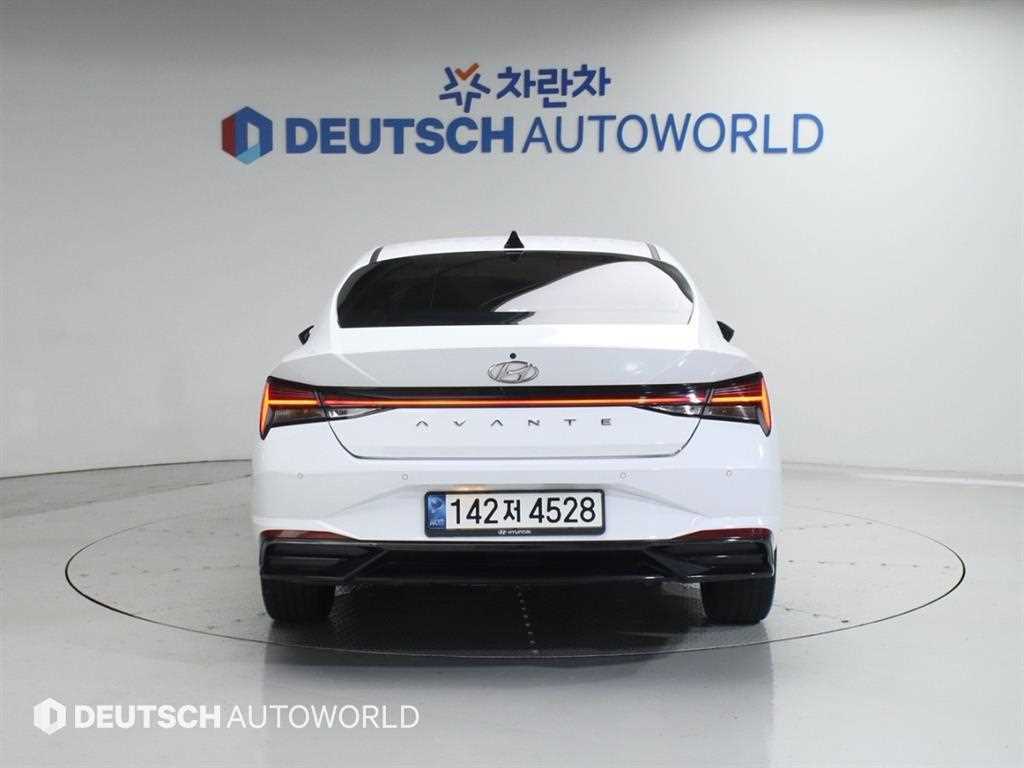 HYUNDAI Avante - Vista 5